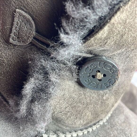 (F) UGG Australia Bailey Button  for girls Chocolate suede mid-calf boots - Picture 10 of 12